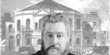 1867, C.H. Spurgeon preekt in de Surray Chapel, Blackfriar's Road. Titel van de prediking "De Echo". Behandelend Schriftgedeelte voor de prediking: Psalm 27:8 Op de plaat ziet u de Surrey Chapel (1783-1881) Het was een onafhankelijke Methodistische en Congregational kerk gevestigd in Blackfriars Road, Southwark.